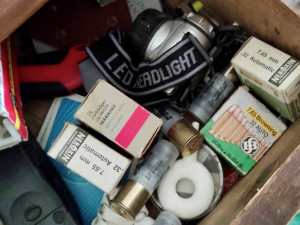 Policie si přišla pro dealera drog. Shodou okolností u něj zadržela i zloděje v pátrání