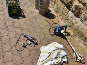 Policie si přišla pro dealera drog. Shodou okolností u něj zadržela i zloděje v pátrání