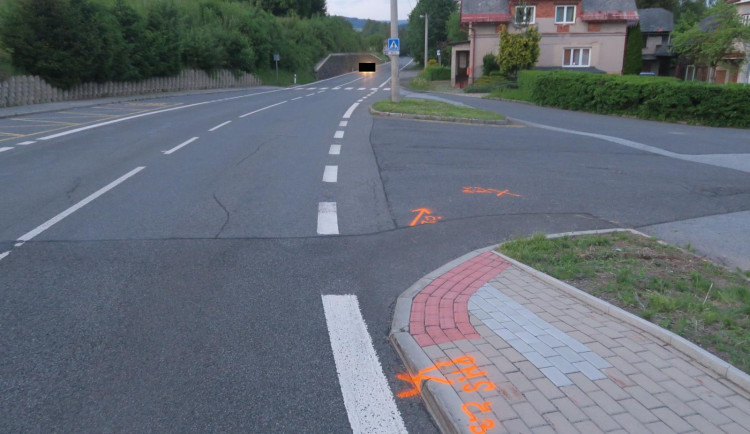 Cyklista s elektrokolem havaroval na Jablonecku. Nadýchal jednu a půl promile