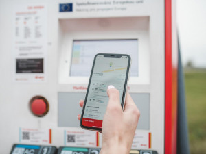 Řidiči elektromobilů budou moci platit za nabíjení kartou E.ON Drive v Česku i v zahraničí