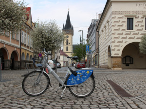 O sdílená kola ve Dvoře Králové je zájem. Město chce zpětnou reakci od cyklistů