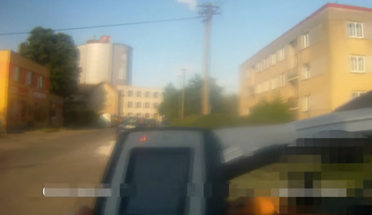 VIDEO: Tři hodiny před jízdou jsem měl dvanáctku, vymlouval se řidič. Nadýchal skoro 3,5 promile