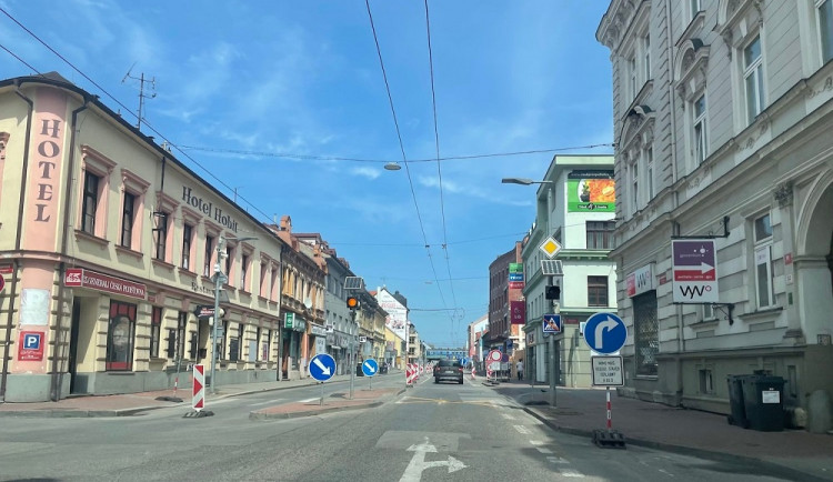 Rekonstrukce Strakonické v Budějovicích skončila. O kousek dál se uzavřela část Rudolfovské třídy