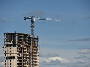 Výstavba bytů v hradeckém kraji zpomaluje. Za první čtvrtrok o 23 procent