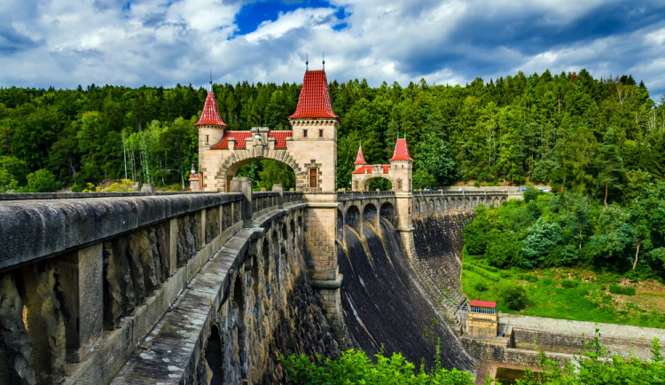 Expozice na labské přehradě Les Království rozšířila otevírací dobu
