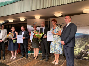 Křišťálová popelnice se stěhuje z východních Čech. Nejlépe třídili lidé v Uherském Hradišti