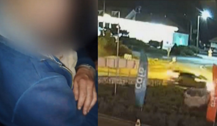 Opilý řidič na jižní Moravě projel kruháčem a smetl auto. Pak se schoval v křoví