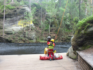 Pro pacienta do Adršpašských skal musel vrtulník. Jiná technika se k němu nedostala