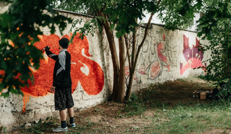 Umělci mohou sprejovat na zeď u fotbalového stadionu v Českých Budějovicích
