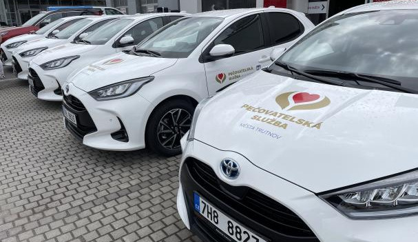 Pečovatelská služba v Trutnově má pět nových ekologických vozidel