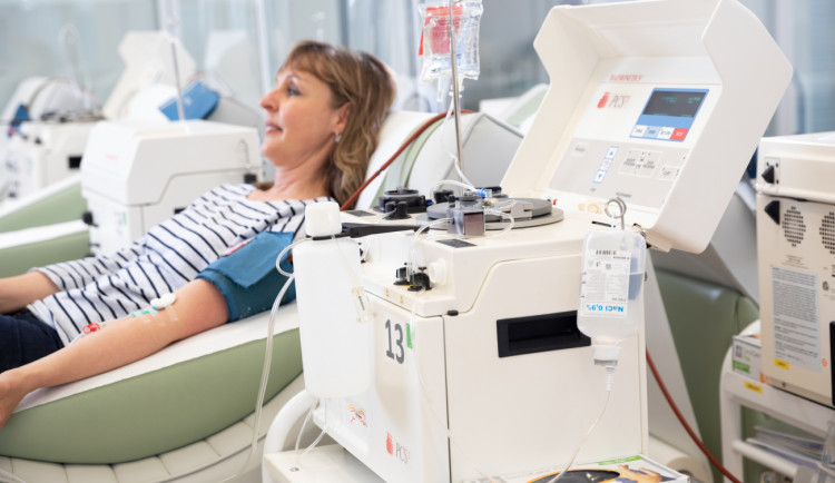 Dnes je Světový den dárců krve. Transfuzní oddělení stále hledají nové dárce