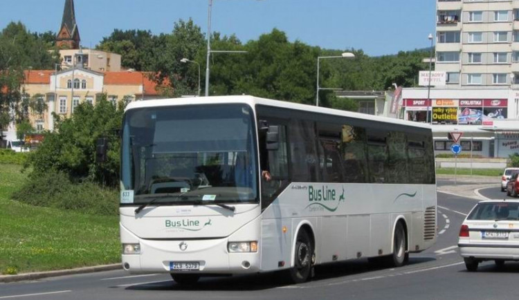 Nedostatek řidičů společnosti BusLine se týká i hradeckého kraje. Neodbavil 42 spojů