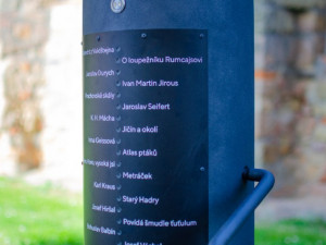 Hradecký kraj má třetí Poesiomat. Stojí v Jičíně nedaleko Valdické brány