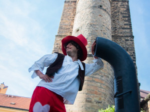 Hradecký kraj má třetí Poesiomat. Stojí v Jičíně nedaleko Valdické brány