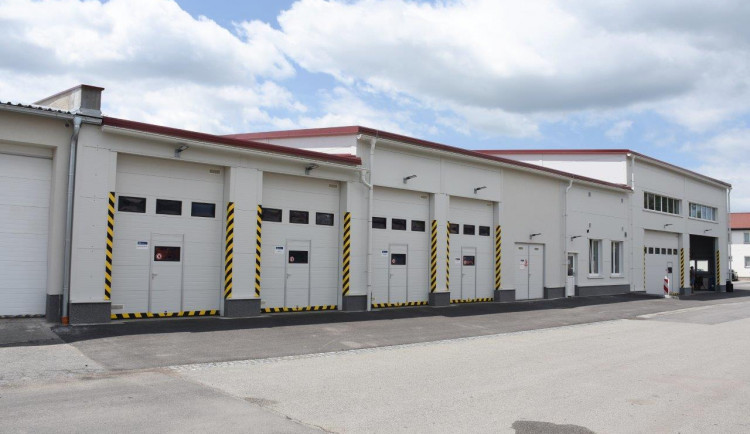 Krajští silničáři v Rychnově nad Kněžnou mají nové garáže a dílny za téměř 28 milionů