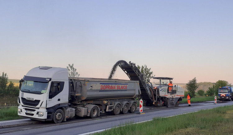 Řidiče čeká na silnici z Brna do Uherského Hradiště měsíční uzavírka