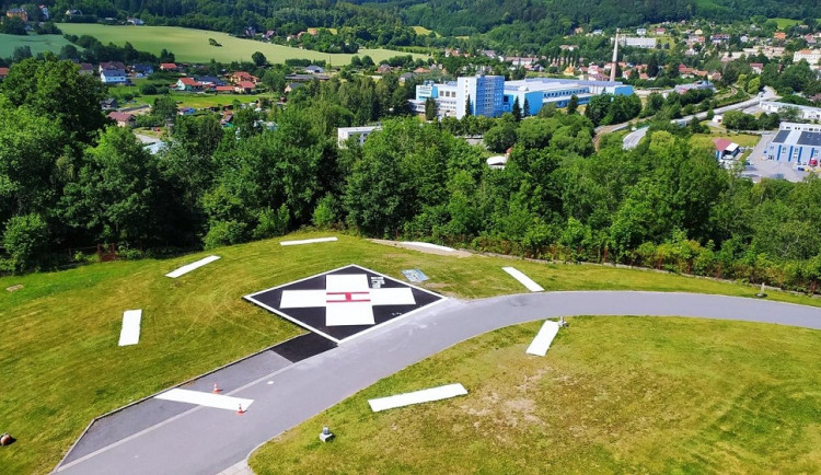 Heliport prachatické nemocnice je větší. Museli jsme vykácet téměř 50 bříz, řekl ředitel