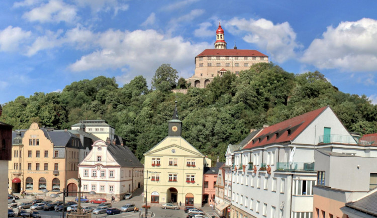 V Náchodě vrcholí rekonstrukce zámeckého kopce. Hotovo bude na podzim