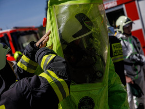 FOTO: V rámci cvičení hasiči likvidovali 400 litrů nebezpečné kapaliny