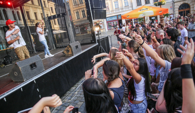 VÍKEND PODLE DRBNY: Benefiční koncert, Hejnické slavnosti a divadlo na zámku