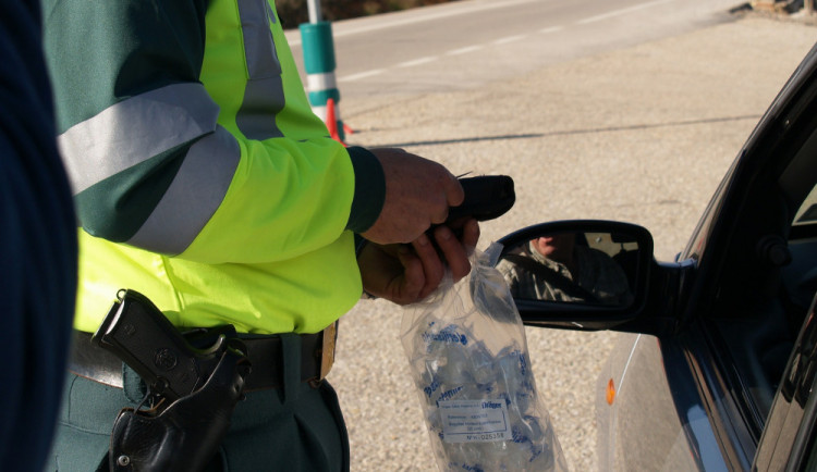 Alkohol za volantem může zabíjet. V hradeckém kraji na to celá řada lidí nemyslí