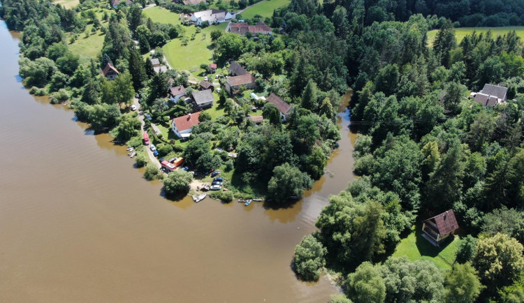 Muž na Písecku pravděpodobně utonul ve Vltavě, když nad ránem odešel z chaty
