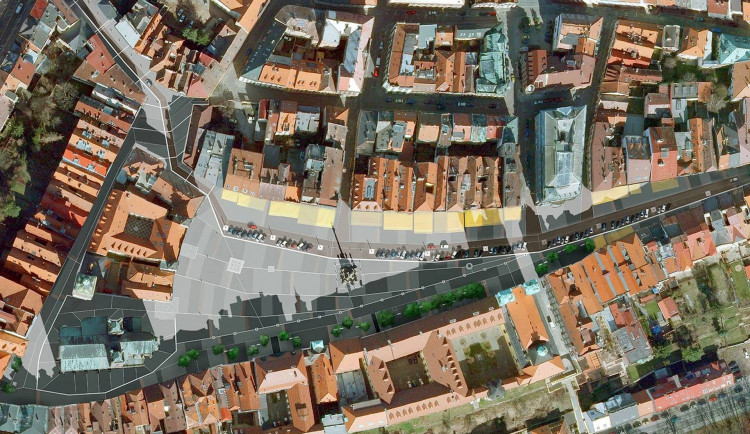 Velké náměstí v Hradci Králové se neopraví dříve než za čtyři roky. Příprava prací stojí od roku 2016