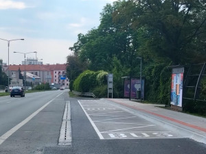 ŘSD po dvou měsících dokončilo opravu MHD zastávky v Hradci Králové. Práce měla trvat půl roku