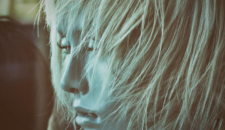 Žena z Brněnska se chtěla zbavit paruky. Příbuznou to stálo čtvrt milionu korun