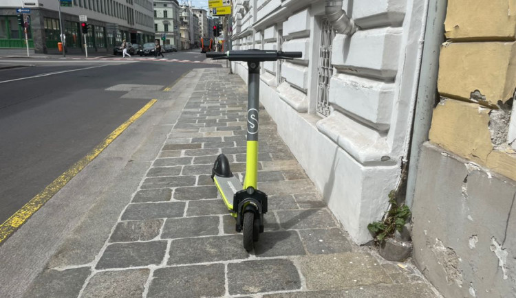 Šerifové dohlíží na používání koloběžek. Místostarosta Lince žádá tresty pro chuligány