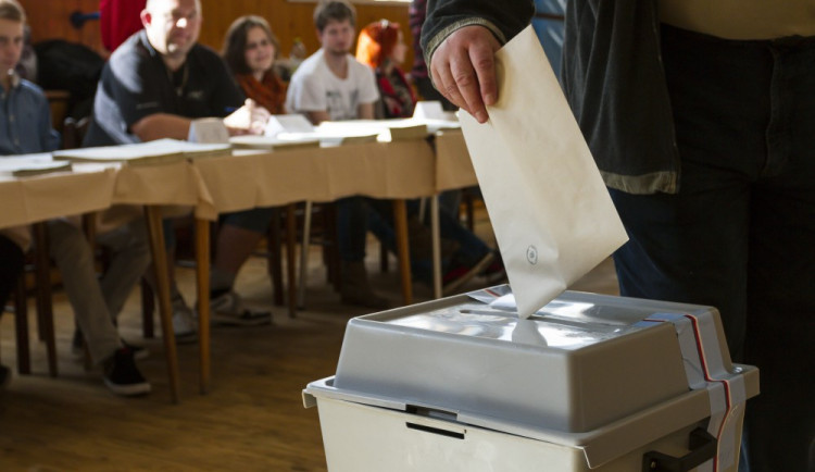 PŘEHLED: V Hradci Králové půjde do voleb nejméně 13 subjektů. Stejně jich bylo i v roce 2018