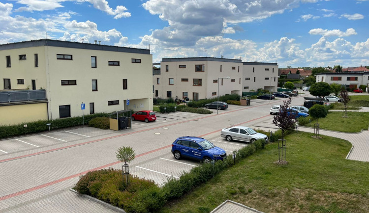 V Hradci Králové začíná zlevňovat bydlení. Stoupá počet bytů a domů k prodeji