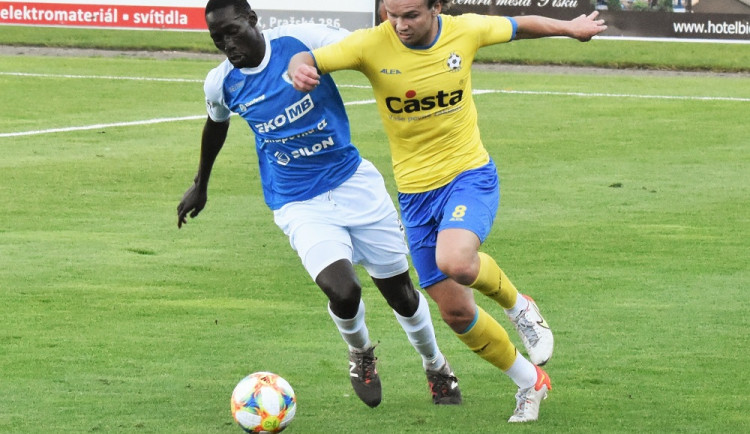 Sy Babacar je hráčem Táborska. Do Česka ho přivedl agent Abdallaha Simy