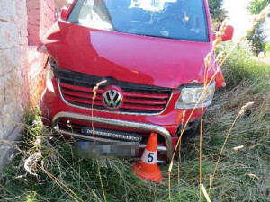 Na hlavním tahu u Hořic se srazila čtyři auta. Na vině je řidič, který nedodržel bezpečnou vzdálenost