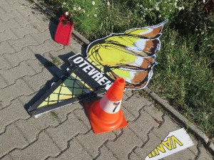 Na hlavním tahu u Hořic se srazila čtyři auta. Na vině je řidič, který nedodržel bezpečnou vzdálenost