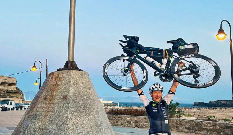 Cyklista Polman z Nové Paky vyhrál nejdelší cyklistický závod světa. Ujel 7,4 tisíc kilometrů