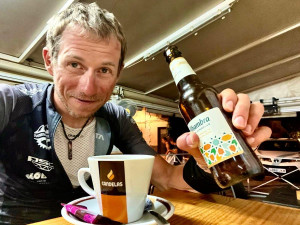 Dojel první, přesto nevyhrál. Pořadatel nejdelšího cyklistického závodu tvrdí, že Polman porušil pravidla