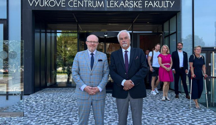 Ředitel Fakultní nemocnice Hradec Králové požádal ministra o uvolnění z funkce