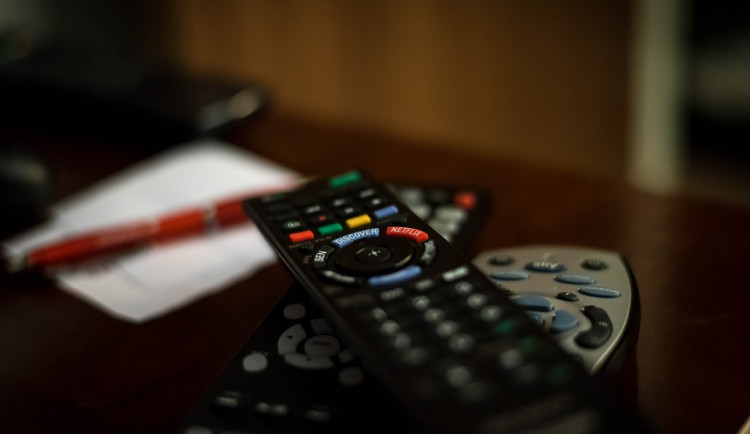 Naordinujte si více dovolené a zapněte televizi, radí lékaři