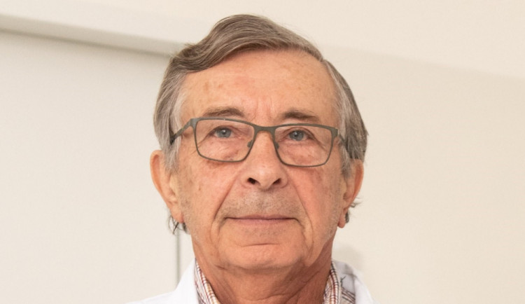 Zemřel emeritní primář Pavel Kopačka. Zásadně se podílel na vytvoření sítě traumacenter v Česku