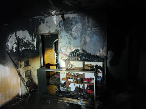 Požár bytového domu v Úpici připravil o domov 17 lidí. Náhradní ubytování zařídilo město