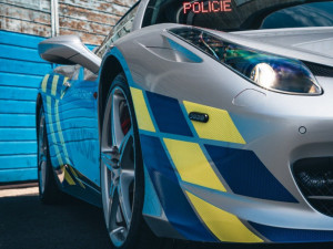 VIDEO: Ve Ferrari se proháněli kriminálníci, teď bude sloužit policistům