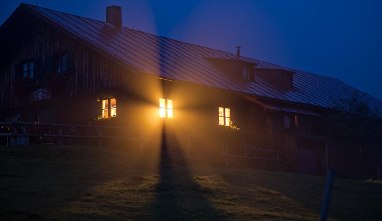 Chaty v hradeckém kraji stále zdražují. Zájemci platí i 40 tisíc korun za jeden metr čtvereční