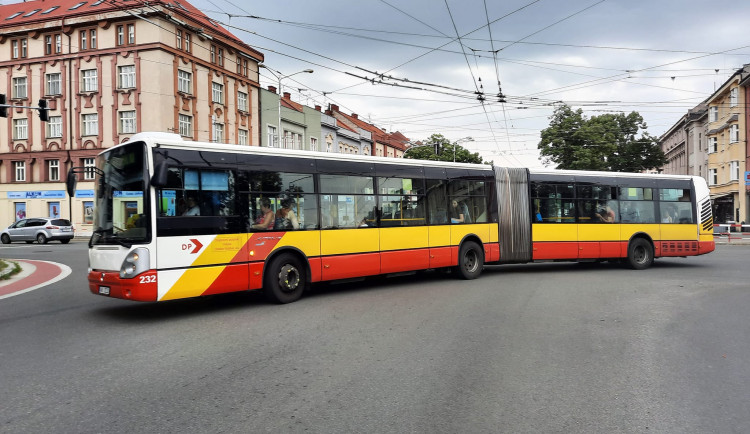 Dopravní podnik Hradec Králové ruší provoz linek MHD číslo 4 a 8. Nejsou řidiči