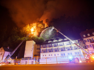Z hradeckého kraje odjelo pomáhat na Děčínsko s hašením požárů přes deset hasičů