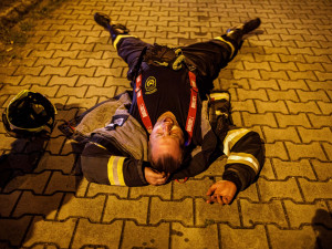 Z hradeckého kraje odjelo pomáhat na Děčínsko s hašením požárů přes deset hasičů