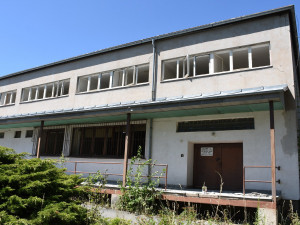 V areálu nemocnice v Rychnově nad Kněžnou začala demolice. Čeká ji modernizace