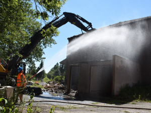 V areálu nemocnice v Rychnově nad Kněžnou začala demolice. Čeká ji modernizace