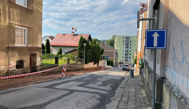 Trutnovská radnice opravuje ulici Jiřího Wolkera. Za sto metrů zaplatí přes milion