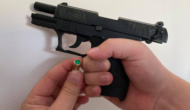 Po Jičíně chodil muž s plynovou pistolí a mířil na lidi. Podle svědků dokonce vystřelil